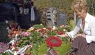 In stillem Gedenken: Zu seinen Jubiläen gleicht Roy Blacks Grab einem Blumenmeer. Foto: dpa