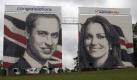 Two 100 foot mosaic brick walls of Britain's Prince William and Kate Middleton stand in a open field beside a busy express-way in Sydney, Australia, Thursday, April 28, 2011.(AP Photo/Rob Griffith) Foto: dapd