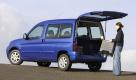 Citroen Berlingo First: Der als Kombi oder Kastenwagen erhältliche Franzose ist nur mit zwei Motoren (Diesel oder Benziner mit jeweils 75 PS) lieferbar und mit einem Preis von 14.050 Euro auch deutlich teurer als der Kangoo Campus. Seitenairbags, Radio, Klimaanlage sowie andere Extras gibt es nur im Paket für 2400 Euro. Immerhin kann man auch Optionen wie Navigationssystem und Multimedia-DVD-System ordern, was für ein Sparauto sehr ungewöhnlich ist.
 Foto: press-inform