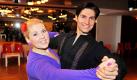 Maite Kelly lässt sich von ihrem Tanzpartner Christian Polan in die Welt des Hüftschwungs einweisen. Bei der RTL-Tanzshow Let's Dance in Köln wird sie sich der Meinung der Jury und der Zuschauer stellen. Am 23. März beginnt die Sendung.  Foto: dpa