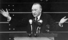 Die Bundesrepublik Deutschland wurde zwar schon im Jahr 1949 gegründet, es dauerte aber bis zum 5.5. 1955, dass die Alliierten ihr die volle Souveränität übertrugen. Unter Konrad Adenauer als Bundeskanzler wurde die BRD zum eigenständigen Staat. Foto: dpa