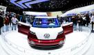 VW präsentiert während des ersten Besuchertag des 81. Autosalon Genf im Palexpo-Messegelände den Bulli. Die Messe erwartet bis zum 13. März etwa 260 Aussteller aus 31 Ländern sowie über 700.000 Besucher. Foto: dpa