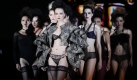 Models demonstrate the latest line of lingerie on catwalk during the fashion show of Shanghai Mode Lingerie, an international lingerie trade show Monday Oct. 19, 2009 in Shanghai, China. (AP Photo/Eugene Hoshiko) Foto: ap