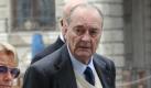 Ist Jacques Chirac (78) verhandlungsfähig? Der ehemalige französische Präsident muss sich vor Gericht verantworten, weil er während seiner Zeit als Bürgermeister von Paris Geld veruntreut haben soll. Seine Frau Bernadette hat einen bekannten Neurologen um ein Gutachten gebeten. Sein Urteil lautet: Chirac ist nicht mehr in der Lage, an dem Prozess gegen ihn teilzunehmen. Foto: dapd