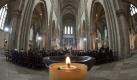 Mit einem Gottesdienst im Magdeburger Dom hat am Sonntag das Jahrestreffen der Evangelischen Kirche in Deutschland (EKD) begonnen. Die Synode berät bis Mittwoch unter anderem, wie wieder mehr Menschen für den Glauben gewonnen werden können. Außerdem wollen die Kirchenparlamentarier über kirchliche Gesetze und Finanzen beraten. Foto: dapd