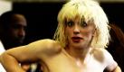 Courtney Love hat bei einem Interview für einige Enthüllungen gesorgt. Die Hole-Sängerin plauderte aus, dass sie in den 1990er Jahren ein Kurz-Affäre mit Kate Moss hatte. The Sun beruft sich auf das Musikmagazin Hot Press, in dem steht, dass sich die Geschichte mit Kate Moss einfach ergeben habe. Es passierte und habe Spaß gemacht. Foto: dpa