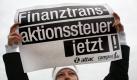 Eine Demonstrantin fordert «Finanztransaktionssteuer jetzt!» bei einer Protestveranstaltung in Berlin (Archivfoto: Stephanie Pilick). Die deutsche Wirtschaft warnt dagegen vor einer solchen Steuer. Foto: dpa