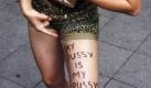 Klare Aussagen, wohin das Auge reicht: Diese Frankfurter Demonstrantin hat keine guten Nachrichten für Machos und Chauvis: My Pussy Is My Pussy Foto: dapd