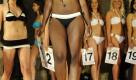 Teilnehmerinnen des Wettbewerbes 'Miss WM 2010' posieren am Freitag, 4. Juni 2010, im Europapark in Rust. 32 junge Frauen wetteiferten um den Titel 'Miss WM 2010'. (apn Photo/ Winfried Rothermel) --- 32 misses pose on the catwalk competing for the title 'Miss World Cup 2010' on Friday evening, June 4, 2010, in Rust, southern Germany. (apn Photo/Winfried Rothermel) Foto: ap