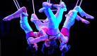 Artistinnen proben ein letztes Mal ihre Performance für die Varieté-Show Versus, die heute Abend im Chamäleon in Berlin Premiere feiert.  Foto: dpa