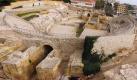 Selbst Sonnenanbeter kommen an diesem Amphitheater in Tarragona nicht vorbei. Das Erbe aus der Römerzeit ist nur einen Katzensprung vom Strand entfernt. Apropos ... Foto: dapd