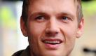 US-Sänger Nick Carter, Mitglied der Backstreet Boys, macht seine Eltern dafür verantwortlich, in die Drogensucht abgerutscht zu sein. Im Interview mit dem Magazin in klagte der 31-Jährige: Meine Geschwister wuchsen mit Gewalt auf, Drogen und Alkohol. Das prägt. Ich kopierte, was mir vorgelebt wurde. Die Exzesse hätten ihn fast das Leben gekostet. Meine Backstreet Boys erwiesen sich als echte Ersatzfamilie, waren da für mich, vermittelten mir Werte, die ich von zu Hause nicht kannte, sagte Carter, der sein neues Soloalbum I'm Getting Off am 3. Juni veröffentlicht. Foto: dpa