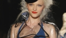 Mode muss auch praktisch sein - so wie dieses Stück der französischen Designerin Sonia Rykiel für die Sommersaison 2010. Da hat selbst der heftigste Regenguss keine Chance. Foto: ap