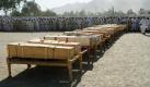 Bei der Explosion eines für die Nato-Truppen in Afghanistan bestimmten Tanklastwagens sind am Khyber-Pass in Pakistan mindestens 15 Menschen getötet worden. Bewohner der Gegend waren zu dem Lastwagen geströmt, um auslaufenden Treibstoff aufzufangen, nachdem ein Sprengsatz das Fahrzeug beschädigt hatte. Als sich die Menschen versammelt hatten, habe eine zweite Explosion viele Umstehende getötet. Foto: dpa