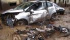 Nach dem schweren Unwetter auf Madeira ist die Zahl der Todesopfer auf 38 gestiegen. Das teilten die Behörden am Sonntag mit. Mehr als 100 Menschen seien verletzt worden, hieß es weiter. Am Samstag war noch von 32 Toten die Rede gewesen. Etwa 250 Menschen auf der portugiesischen Ferieninsel wurden obdachlos. Nach starkem Regen und Sturm hatten Flutwellen und Erdrutsche am Samstag Häuser zum Einsturz gebracht und Autos mitgerissen. Foto: dpa