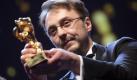 Regisseur Calin Peter Netzer hat den Golden Bären für sein Drama «Die Stellung des Kindes» bekommen. Foto: Michael Kappeler Foto: dpa