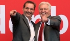 Potsdams Ministerpräsident Platzeck, Kanzlerkandidat Steinmeier (SPD): Zwei, die heute zur Wahl stehen.  Foto: ddp