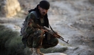Ein afghanischer Soldat sitzt auf Wachposten während in einer gemeinsamen Patrouille mit amerikanischen Einheiten im ehemaligen Taliban-Stützpunkt Shewan in der Provinz Farah. Foto: ap