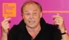 Der Schauspieler und Regisseur Klaus Maria Brandauer spricht am Donnerstag (13.07.06) im 'Admiralspalast' in der Berliner Friedrichstrasse auf der Pressekonferenz zum Stand der Proben der 'Dreigroschenoper' von Bertolt Brecht. Foto: ddp
