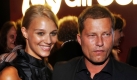 Model Melanie Schulz, links, und ihr Freund, Schauspieler Til Schweiger, rechts, feiern auf der Party nach der Verleihung des Bambi 2009 in Potsdam.  Foto: ap