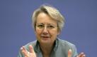 Bildungsministerin Schavan muss sich gegen den anonym erhobenen Vorwurf von Plagiaten in ihrer Doktorarbeit wehren. Foto: Arno Burgi/Archiv Foto: dpa