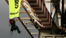 Greenpeace-Aktivisten haben ein Kohlekraftwerk in Marghera/Italien besetzt. Insgesamt wurden vier Kraftwerke besetzt um auf den Klimawandel aufmerksam zu machen. Kohlekraftwerke gelten als großer Co2-Emmitent und begünstigen damit den Klimawandel. Foto: dpa