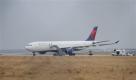 This picture provided by J.P. Karas shows Northwest Airlines Flight 253 on the runway after arriving at Detroit Metropolitan Airport from Amsterdam on Friday, Dec. 25, 2009. A passenger aboard the plane set off firecrackers Friday, causing a commotion and some minor injuries, a Delta official said. Delta and Northwest have merged. (AP Photo/J.P. Karas) Foto: ap