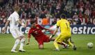 Weder Pepe (links), Arbeloa noch Torhüter Iker Casillas hatten eine Chance zu reagieren. Foto: dapd