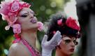 Schwulenparade in Buones Aires. Diese Männer hatten als Transvestiten sichtlich Spaß bei dem Fest. Foto: ap