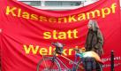 Dieses Transparent mit der Aufschrift «Klassenkampf statt Weltkrieg» war in Bremen zu sehen.  Foto: dapd