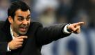 Fussball, 1. Bundesliga, Saison 2010/ 2011, 22. Spieltag, FC Schalke 04 - SC Freiburg, Samstag (12.02.11), Veltins-Arena, Gelsenkirchen: Freiburgs Trainer Robin Dutt gibt waehrend des Spiels Anweisungen. Das Spiel endete 1:0. Foto: dapd