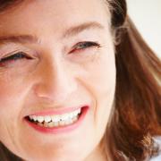 Weniger ist mehr: Im Alter dezentes Make-up nutzen (Foto)