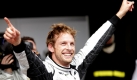 So konnte der Engländer Jenson Button endlich seinen ersten Weltmeister-Titel holen. Der 29-Jährige war nicht nur in seiner Heimat schon als ewiges Talent verschrieen. 2009 aber fuhr er in Abwesenheit wahrer Konkurrenten souverän zum Sieg. Foto: dpa