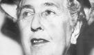 In vielen Romanen der britischen Kriminalautorin Agatha Christie (1890-1976), die selbst an Epilepsie litt, werden epileptische Anfälle beschrieben. In Mord auf dem Golfplatz etwa wird die Leiche eines durch einen solchen Anfall zu Tode gekommenen Mannes zur Vortäuschung eines Mordes genutzt. 
 Foto: dpa