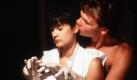 n this image released by Paramount Pictures, Demi Moore, left, and Patrick Swayze are shown in a scene from 'Ghost.' Swayze's publicist Annett Wolf says the 57-year-old 'Dirty Dancing' actor died Monday, Sept. 14, 2009, after a nearly two-year battle with pancreatic cancer. (AP Photo/Paramount Pictures, file) *
 Foto: ap
