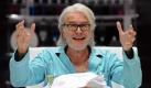 Ausflug in die Welt des Theaters: Harald Schmidt spielte 2010 am Stuttgarter Staatstheater im Stück Volpone einen alternden, zynischen Geschäftsmann. Das Stück erzählt, wie Erbschleicher eines vermeintlich kranken und skrupellosen Unternehmers (Schmidt) um dessen Firma kämpfen.  Foto: dpa