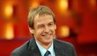 .... ist auch ein Jürgen nicht weit. Jürgen Klinsmann: Ebenso wie beim Intimfeind Lothar Matthäus kommt der Name Jürgen Klinsmann immer dann ins Gespräch, wenn bei einem der größeren Klubs der Liga die Position des Trainers vakant ist. Nach dem Klinsmann-Desaster beim FC Bayern dürften die Hanseaten jedoch einigermaßen vorsichtig sein, was die Personalie Klinsmann angeht. Buddhas allein werden wohl nicht reichen, den HSV wieder auf Kurs zu bringen. Foto: ddp
