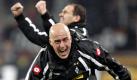Grenzenlose Freude: Gladbachs Trainer Michael Frontzeck jubelt über den 4:0-Sieg gegen den Rivalen aus Köln. Foto: dapd