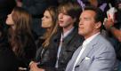 California Gov. Arnold Schwarzenegger, right, with his wife, Maria Shriver, second from left daughter, Christina, left and son, Patrick second from right, are seen before the Floyd Mayweather Jr., Shane Mosley  fight Saturday, May 1, 2010, in Las Vegas.  (AP Photo/Mark J. Terrill)  Foto: ap