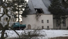 Die Bergungsarbeiten dauerten bis in die frhen Morgenstunden. Nun muss noch das Loch im Kirchendach gestopft werden. Foto: dpa