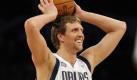 Die Dallas Mavericks haben ihren Siegeszug auch nach der kurzen Pause durch das Allstar-Game fortgesetzt. In der nordamerikanischen Basketball-Profiliga NBA setzten sich das Team um den deutschen Superstar Dirk Nowitzki gegen Utah Jazz mit 118:99 durch. Nowitzki war mit 23 Punkten erfolgreichster Werfer seines Teams. Peja Stojakovic steuerte 18 Punkte zum 41. Saisonsieg bei. Die Mavs festigten mit dem Erfolg im heimischen American Airlines Center den zweiten Platz in der Western Conference hinter den San Antonio Spurs und vor den Los Angeles Lakers. Foto: dpa