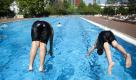 Perfekte Abkühlung für Großstädter - das Freibad. Foto: dapd
