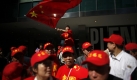 Anhänger des chinesischen Präsidenten Hu Jintao begrüßen ihn in New York. Foto: ap