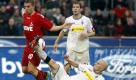 In einem nassen Rheinderby hatten die Gladbacher Fohlen mit Poldi (links)  Co. leichtes Spiel.  Foto: dapd
