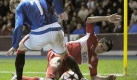 Steven Davis (l) von den Rangers kämpft an der Linie mit dem Stuttgarter Ricardo Osario um den Ball. Foto: dpa
