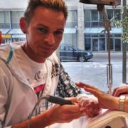 Er macht das besser als manche Frau (Foto)