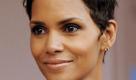 Oscar-Preisträgerin Halle Berry (45) hat im Streit um das Sorgerecht für Töchterchen Nahla einen kleinen Sieg errungen. Wie das Internet-Portal Tmz.com berichtete, lehnte ein Richter in Los Angeles einen Antrag des Vaters ab, seine dreijährige Tochter alleine sehen zu dürfen. Bei Besuchen von Nahlas Vater, Gabriel Aubry (35), muss auch weiterhin ein Kindermädchen dabei sein. Berry hatte sich gegen eine Änderung dieser Regelung ausgesprochen. Foto: dpa