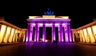 Noch bis Sonntag feiert Berlin das Fest des Lichts. Rund 50 Sehenswürdigkeiten der Hauptstadt werden nachts bunt beleuchtet. Foto: ap
