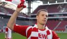 Auch sein Kollege Lukas Podolski zögerte keine Sekunde, als es im Frühjahr 2009 darum ging, die Arbeit der gemeinnützigen DKMSin einer Werbekampagne zu unterstützen. Das nennt man einen wahren Sportsgeist. Foto: dpa
