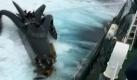 EDS NOTE AP CAN NOT INDEPENDENTLY VERIFY THE AUTHENTICITY OF THIS VIDEO - In this photo made from a video released by the Institute of Cetacean Research of Japan, activists of the Sea Shepherd Conservation Society aboard the anti-whaling group's vessel Ady Gil, left, are sprayed with water from the Japanese whaling vessel Shonan Maru during a clash in Antarctic waters Wednesday, Jan. 6, 2010. The conservation group's boat had its bow sheared off and was taking on water Wednesday after it collided with the Japanese whaling ship in the frigid waters of Antarctica, the group said. The boat's six crew members were safely rescued. The clash was the most serious in the past several years, during which the Sea Shepherd Conservation Society has sent vessels into far-southern waters to try to harass the Japanese fleet into ceasing its annual whale hunt. Each side routinely accuses the other of dangerous activity during what has become a cat-and-mouse chase in one of the world's most remote regions. (AP Photo/Institute of Cetacean Research via APTN) MANDATORY CREDIT, NO SALES, EDITORIAL USE ONLY Foto: ap/ Institute of Cetacean Research